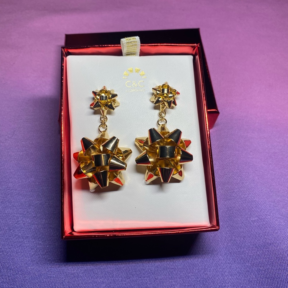 Christmas holiday present bow gold earrings - Picture 4 of 4